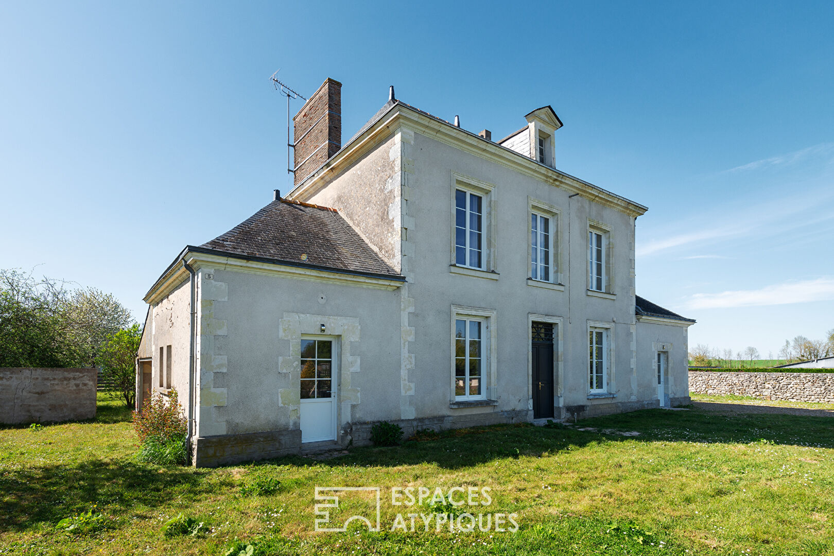 Ancien presbytère entièrement rénové