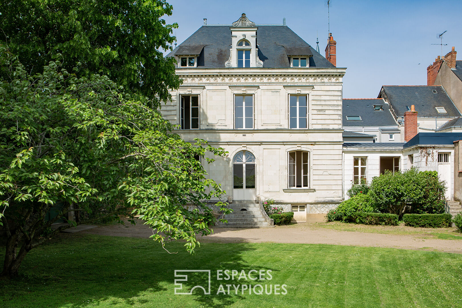 L'incroyable Hôtel Perrot : élégance du XIXe et jardin secret Place Lafayette
