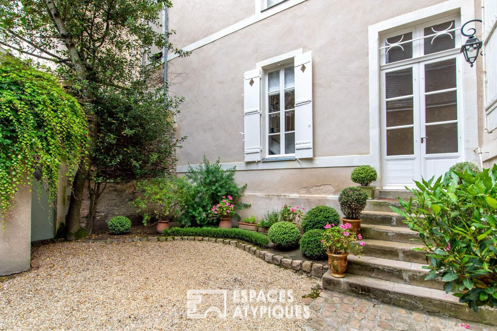 Élégant Appartement et son stationnement en centre-ville d’Angers