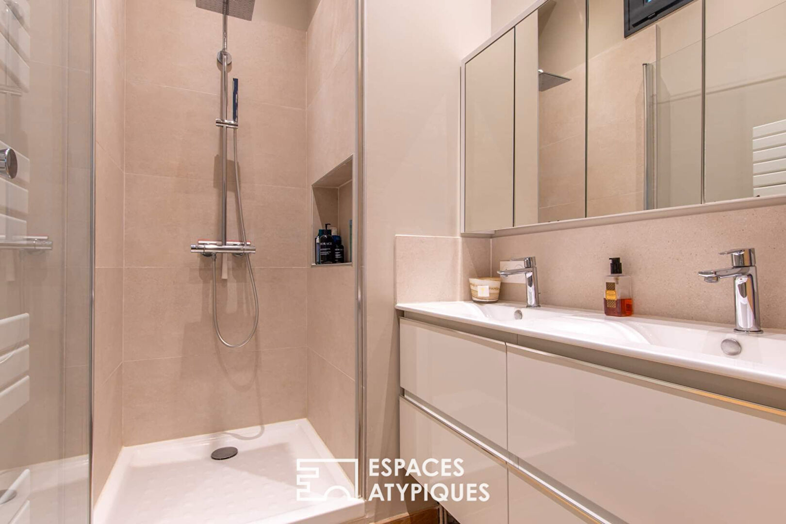 Élégant Appartement et son stationnement en centre-ville d’Angers