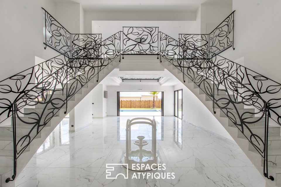 Élégante propriété contemporaine avec piscine