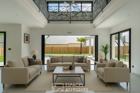 Elegant contemporary property with swimming pool