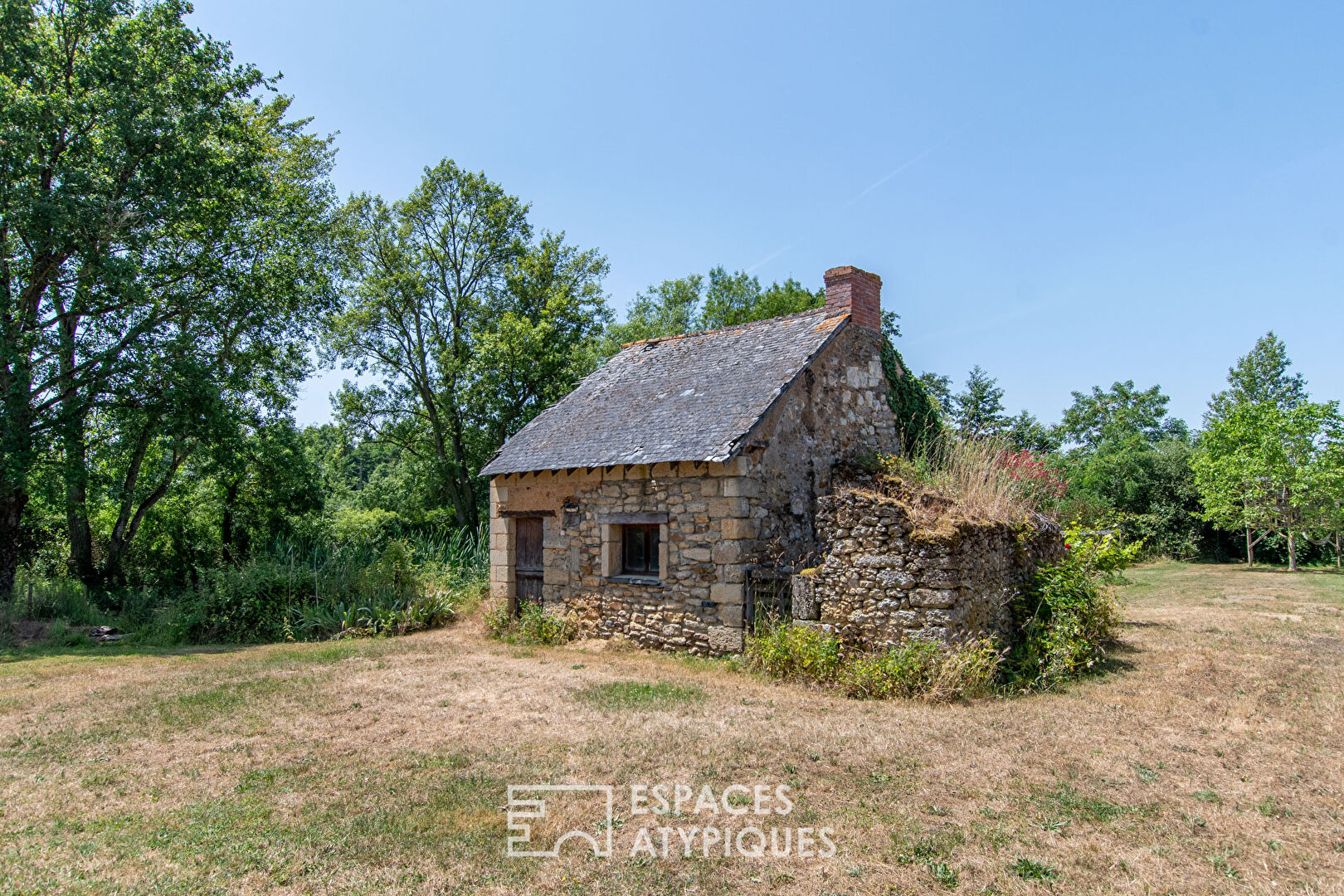 Maison de charme à la campagne avec dépendances
