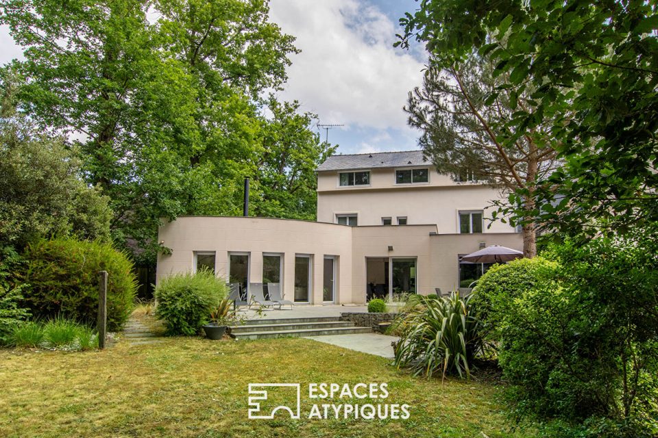 Maison contemporaine au coeur d'un écrin boisé