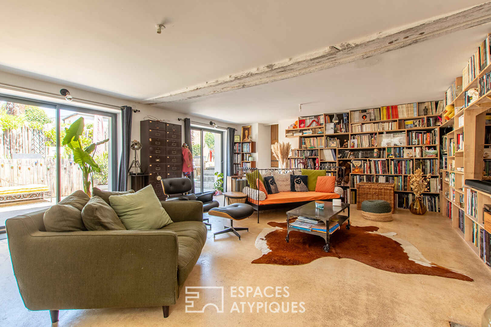 Maison esprit loft avec jardin et dépendance