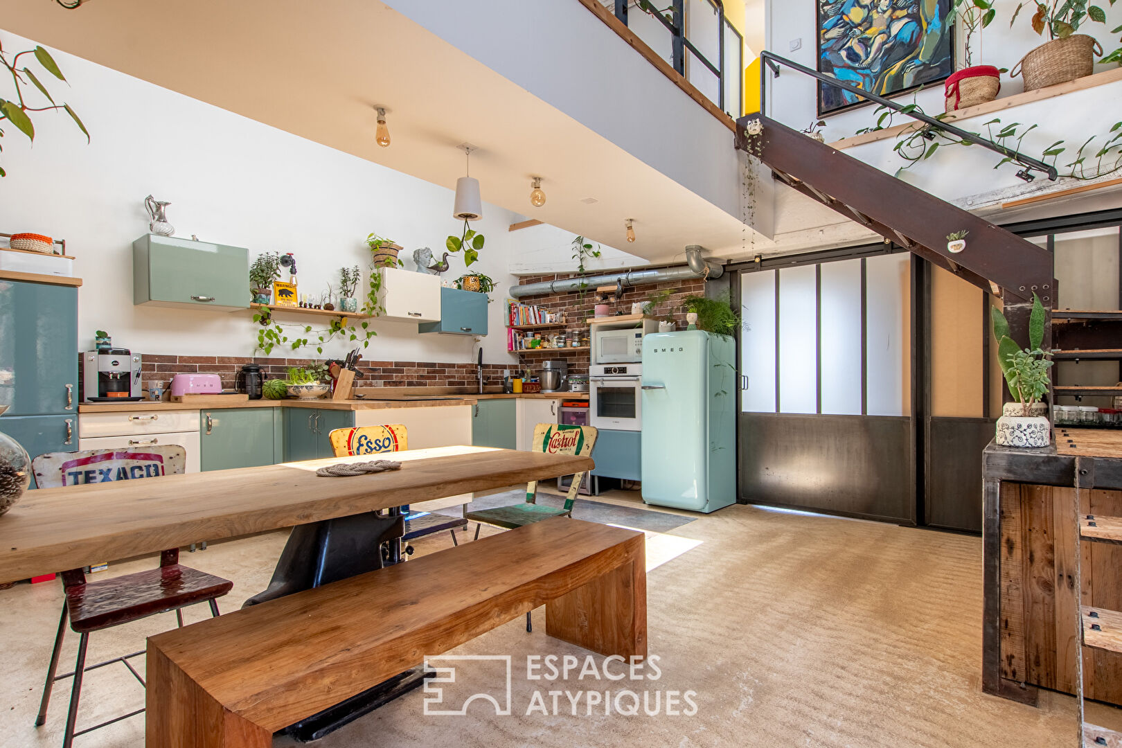 Maison esprit loft avec jardin et dépendance