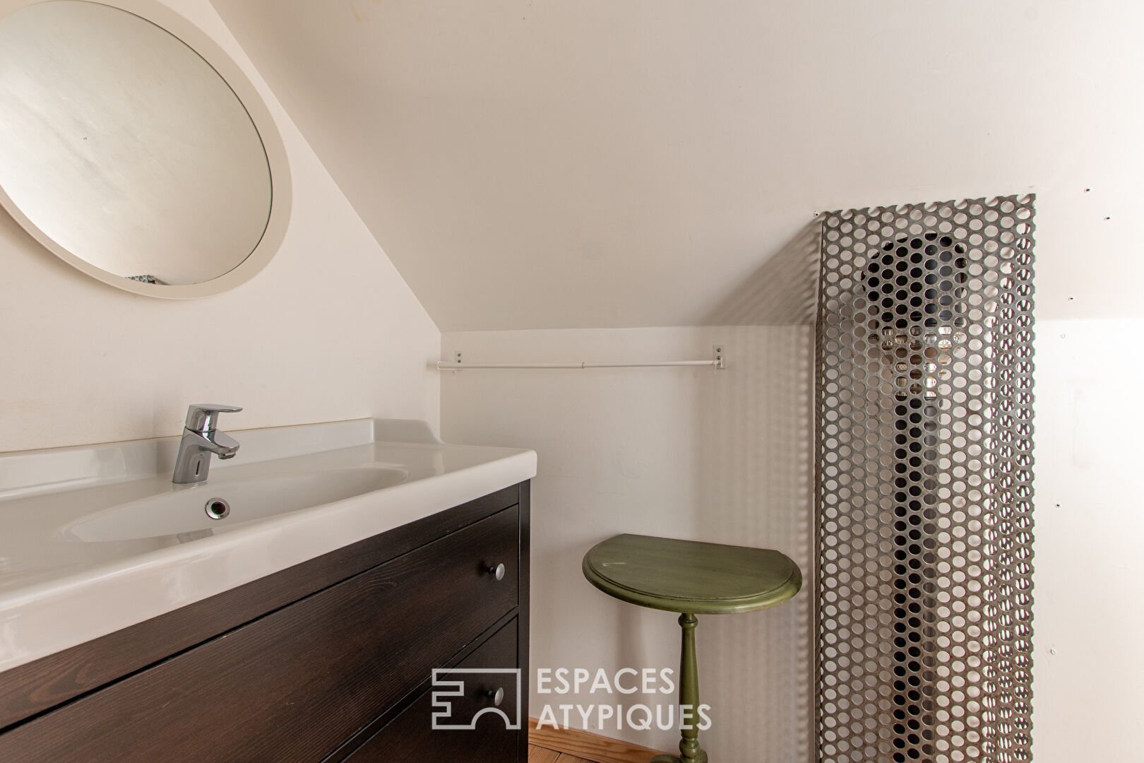 Maison esprit loft avec jardin et dépendance