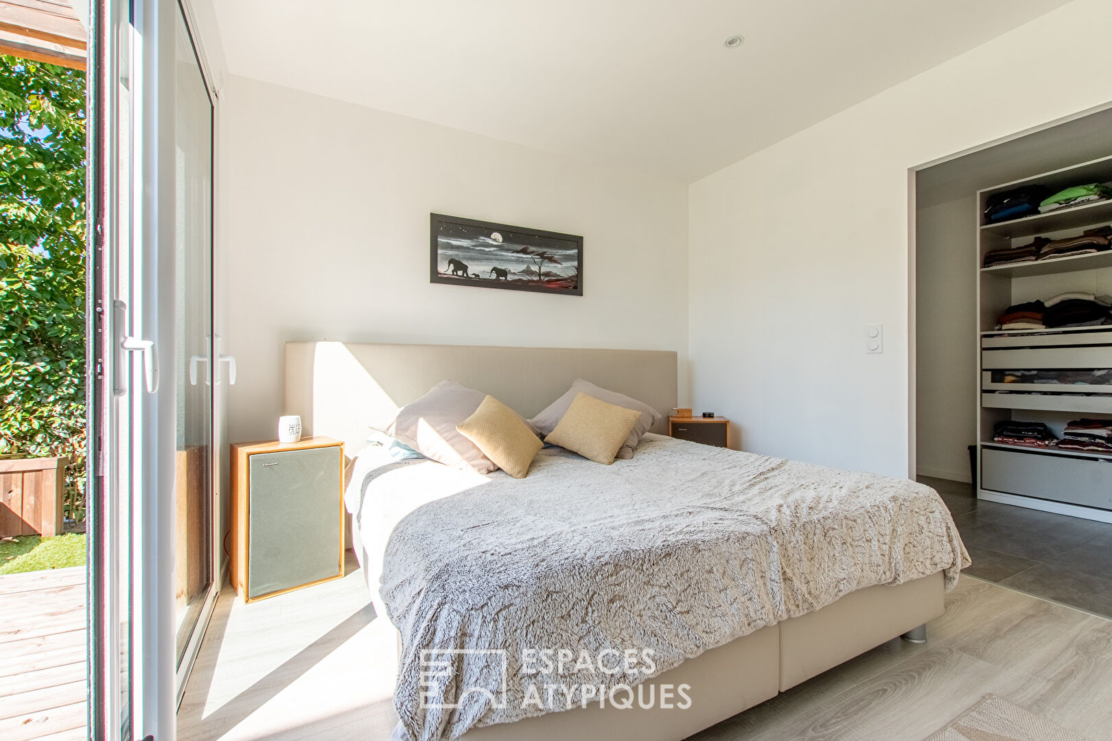 Belle contemporaine avec jardin et piscine dans un éco-quartier