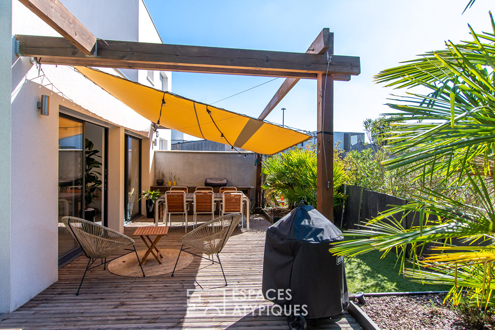 Belle contemporaine avec jardin et piscine dans un éco-quartier