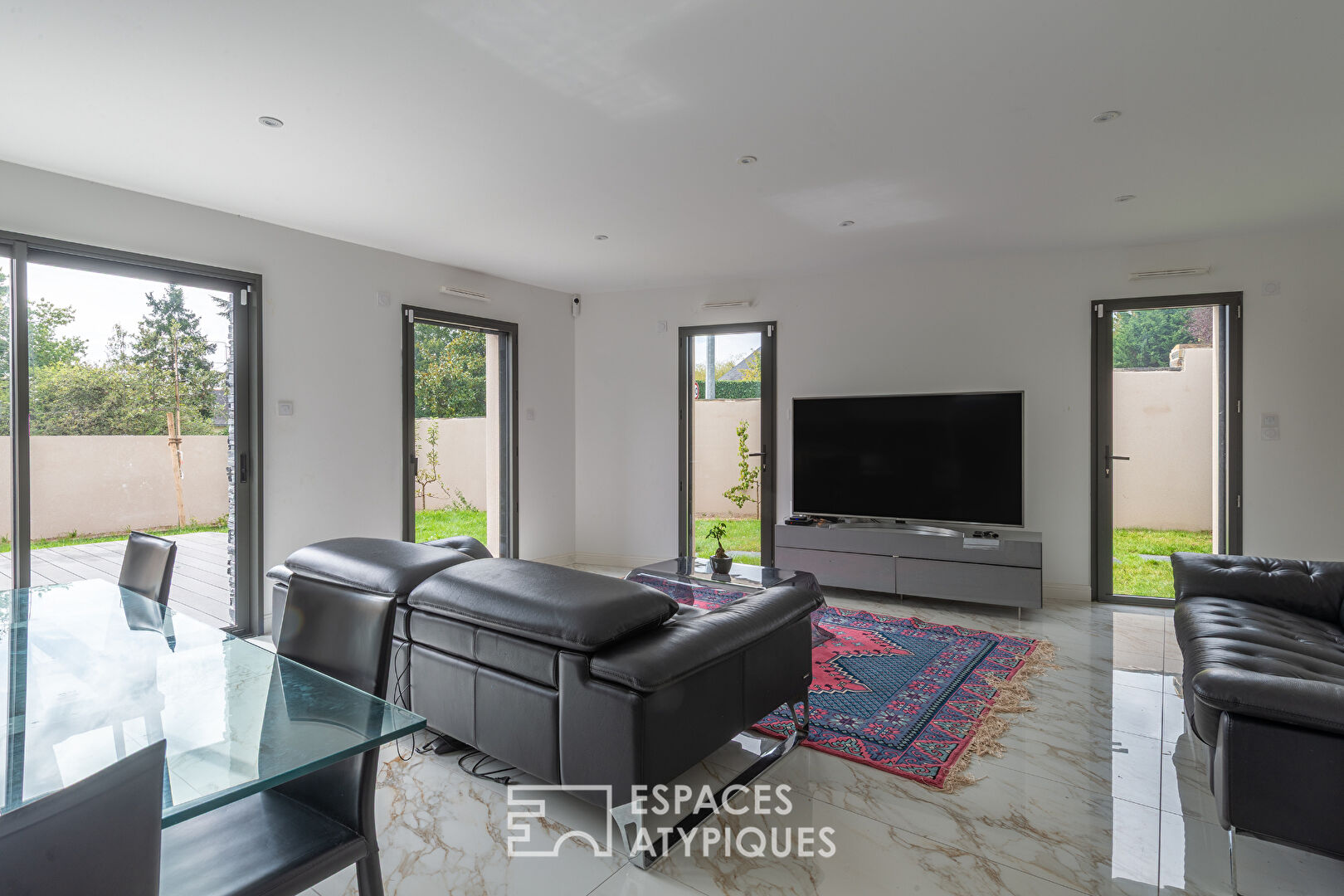 Maison contemporaine, lignes claires et vie de famille – Bouchemaine Pruniers