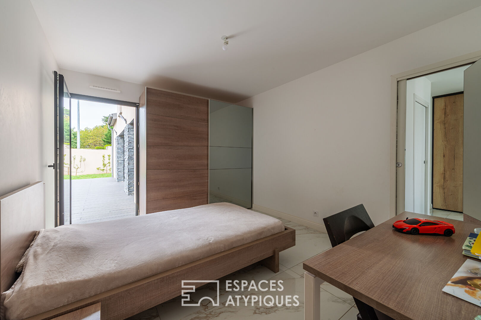 Maison contemporaine, lignes claires et vie de famille – Bouchemaine Pruniers