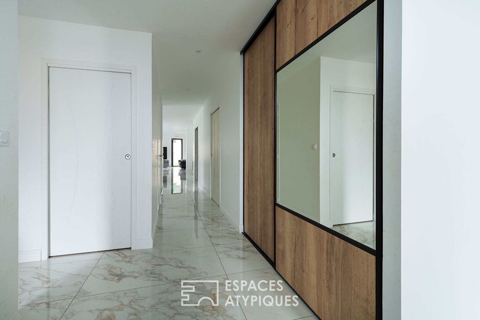 Maison contemporaine, lignes claires et vie de famille – Bouchemaine Pruniers