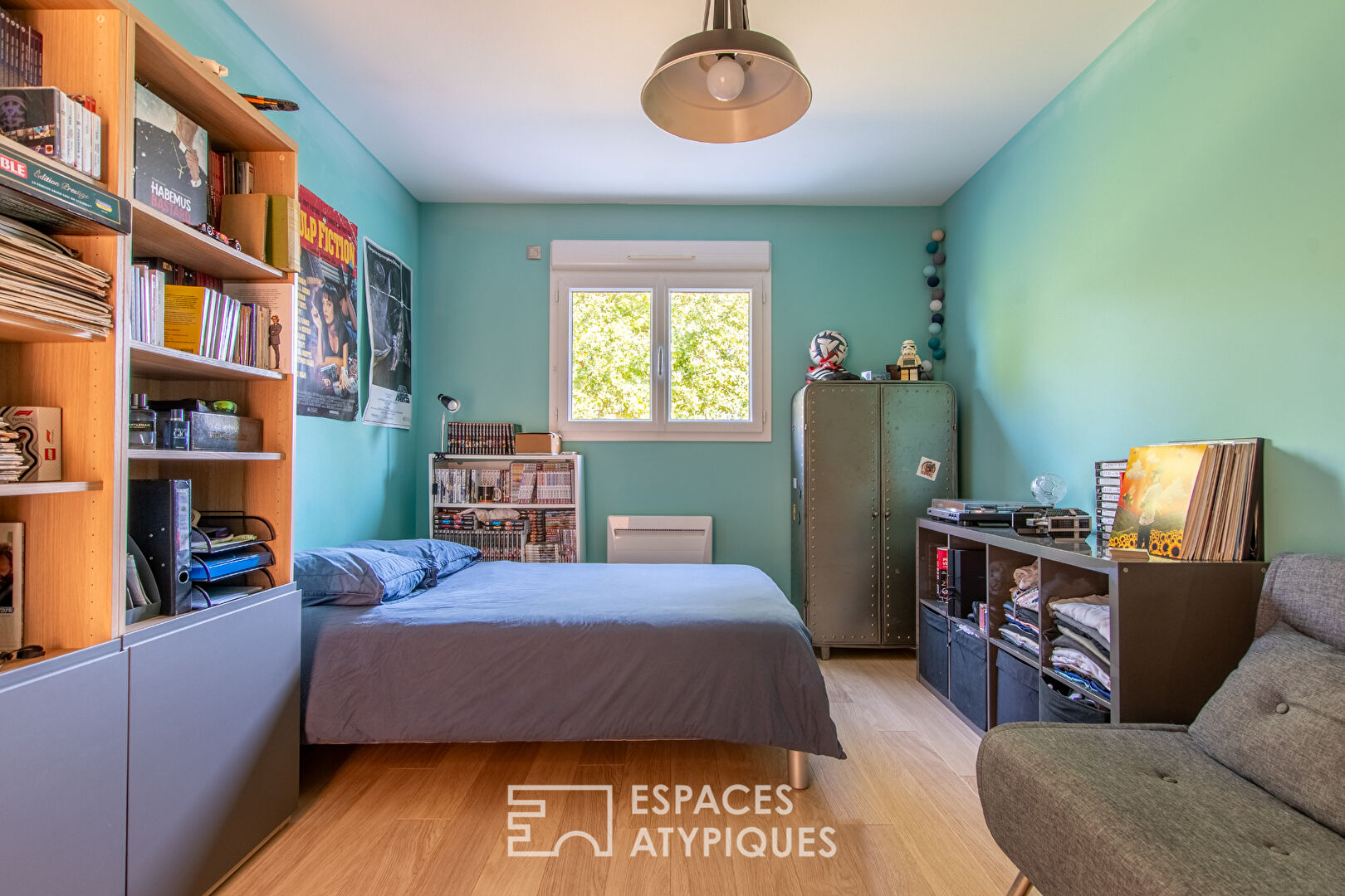 Maison contemporaine de plain-pied avec piscine et jardin paysagé à Bouchemaine