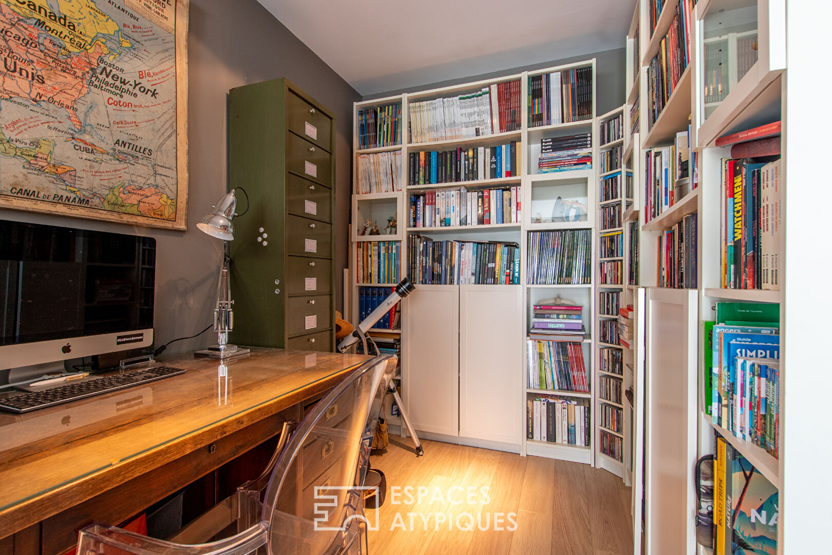 Maison contemporaine de plain-pied avec piscine et jardin paysagé à Bouchemaine