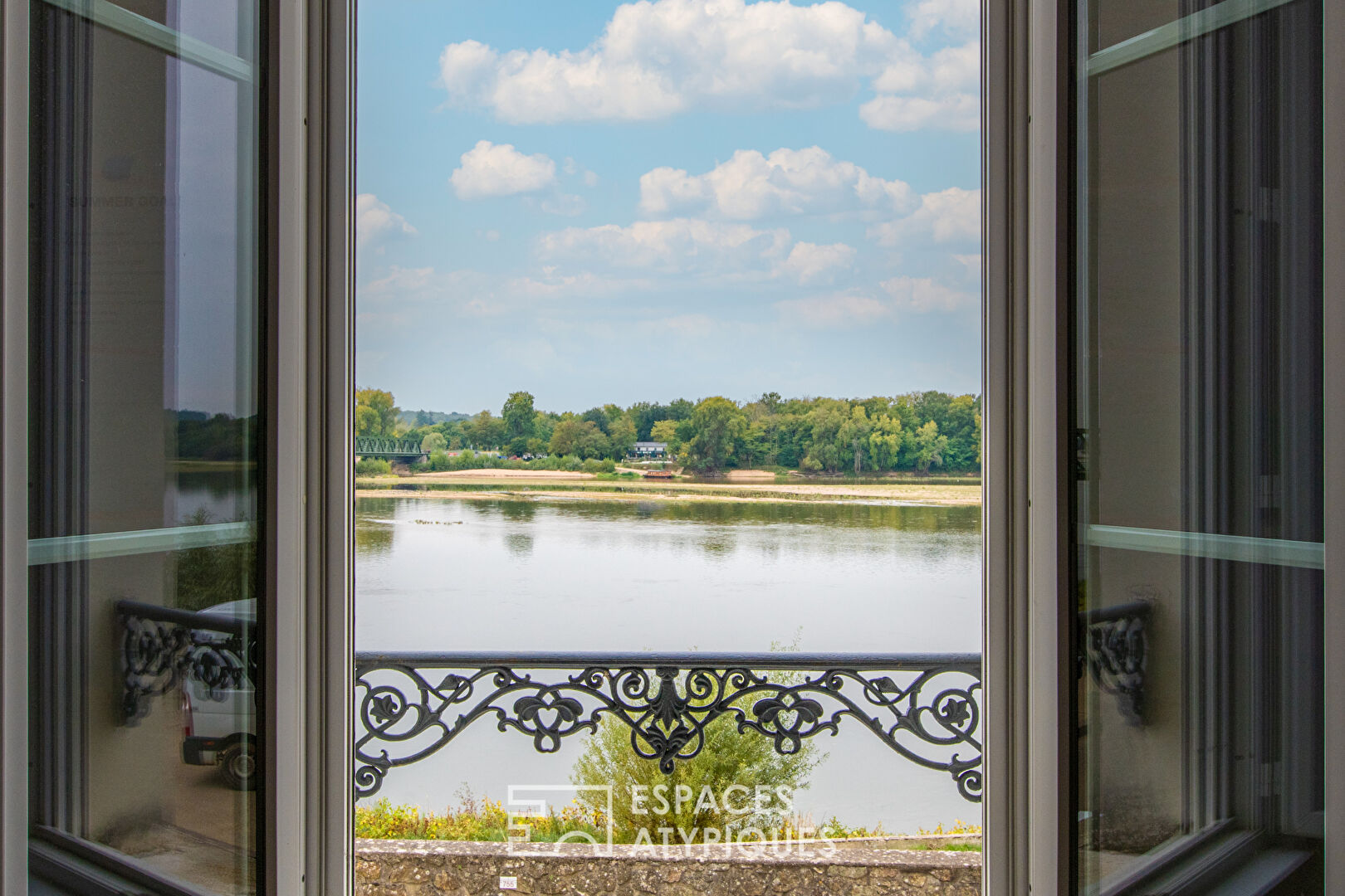Authentique maison de bourg avec vue Loire