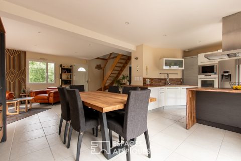 Lumineuse maison familiale avec dépendances