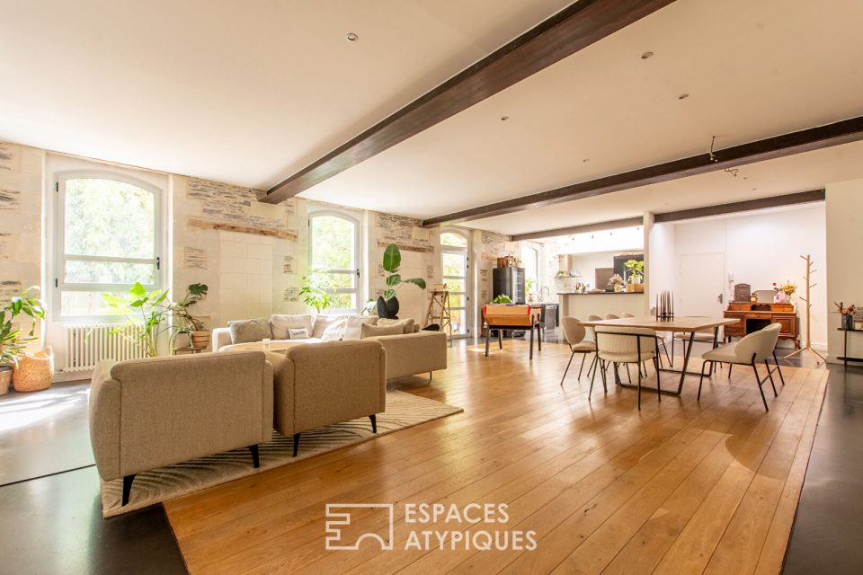 Loft Triplex XXL avec Cour Paysagée et Stationnement