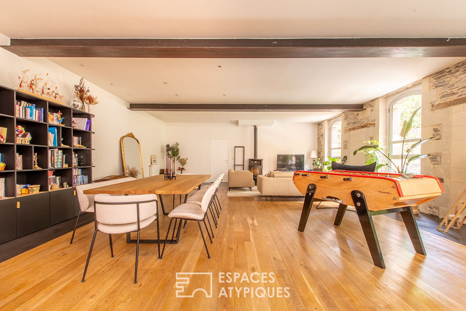 XXL Triplex Loft with Landscaped Courtyard and Parking