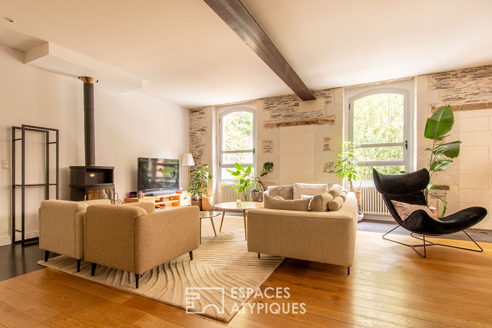 XXL Triplex Loft with Landscaped Courtyard and Parking
