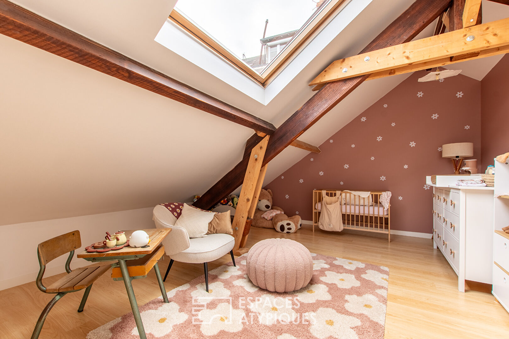 XXL Triplex Loft with Landscaped Courtyard and Parking