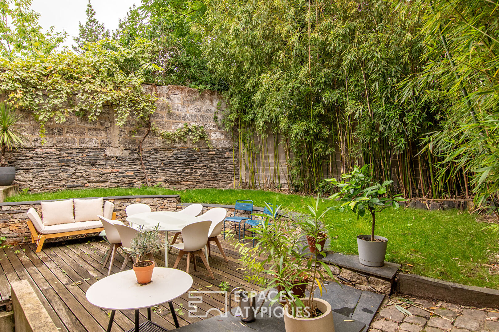 XXL Triplex Loft with Landscaped Courtyard and Parking