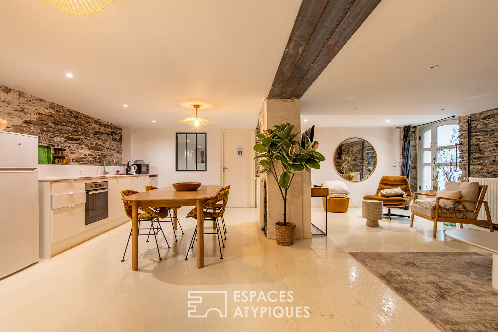 XXL Triplex Loft with Landscaped Courtyard and Parking