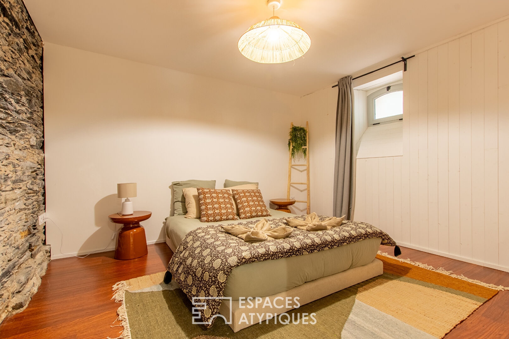 XXL Triplex Loft with Landscaped Courtyard and Parking