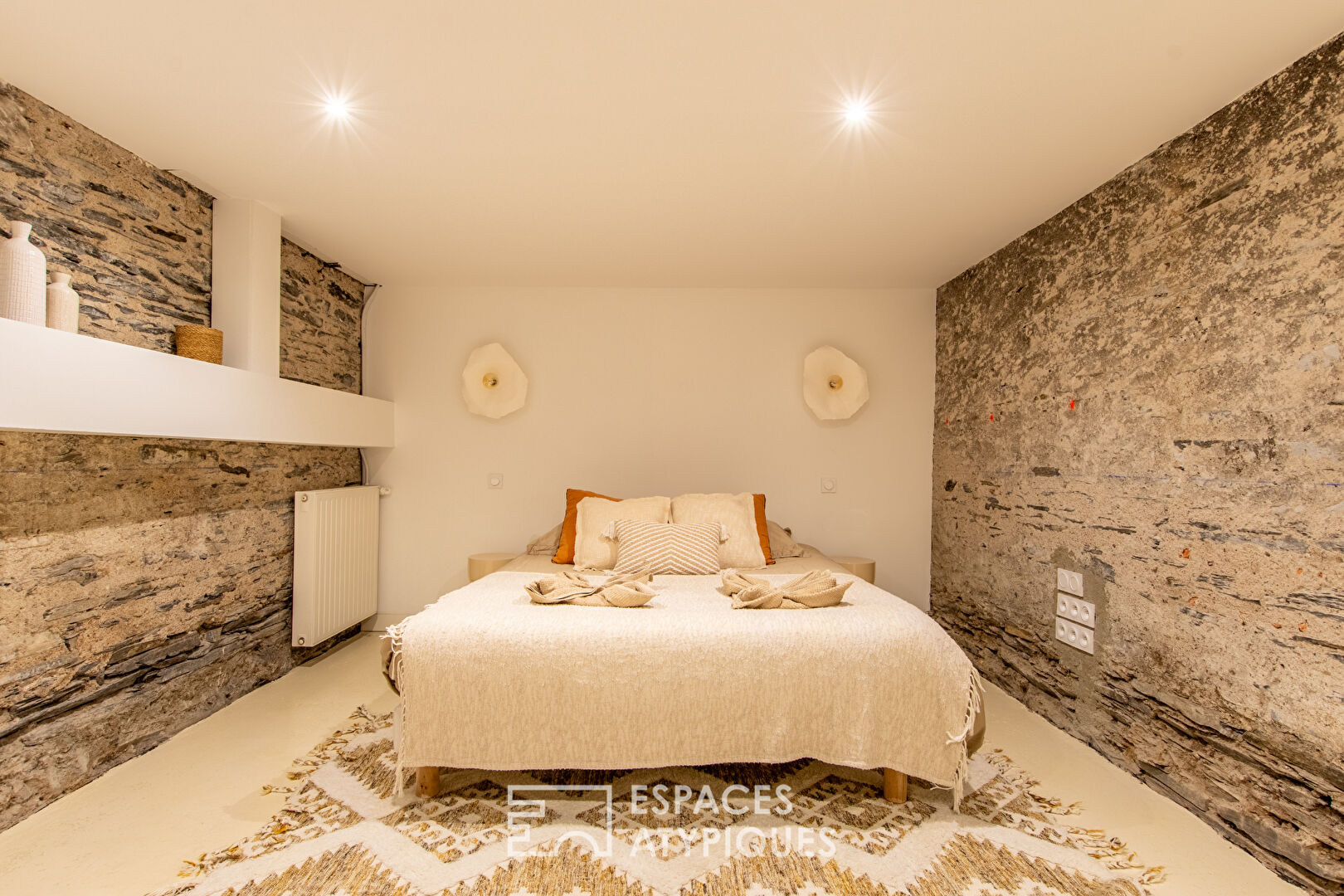 XXL Triplex Loft with Landscaped Courtyard and Parking