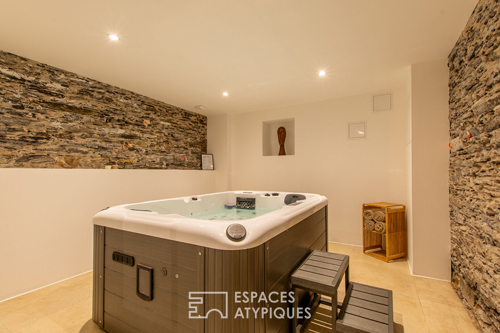 XXL Triplex Loft with Landscaped Courtyard and Parking