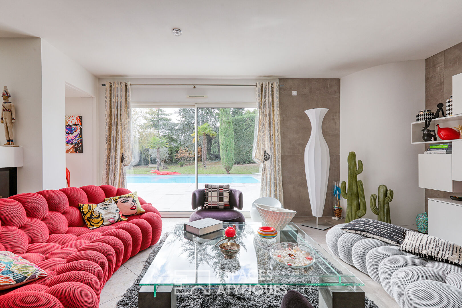 Villa contemporaine avec piscine & spa : l’élégance d’une vie dedans-dehors, au coeur de Pruniers