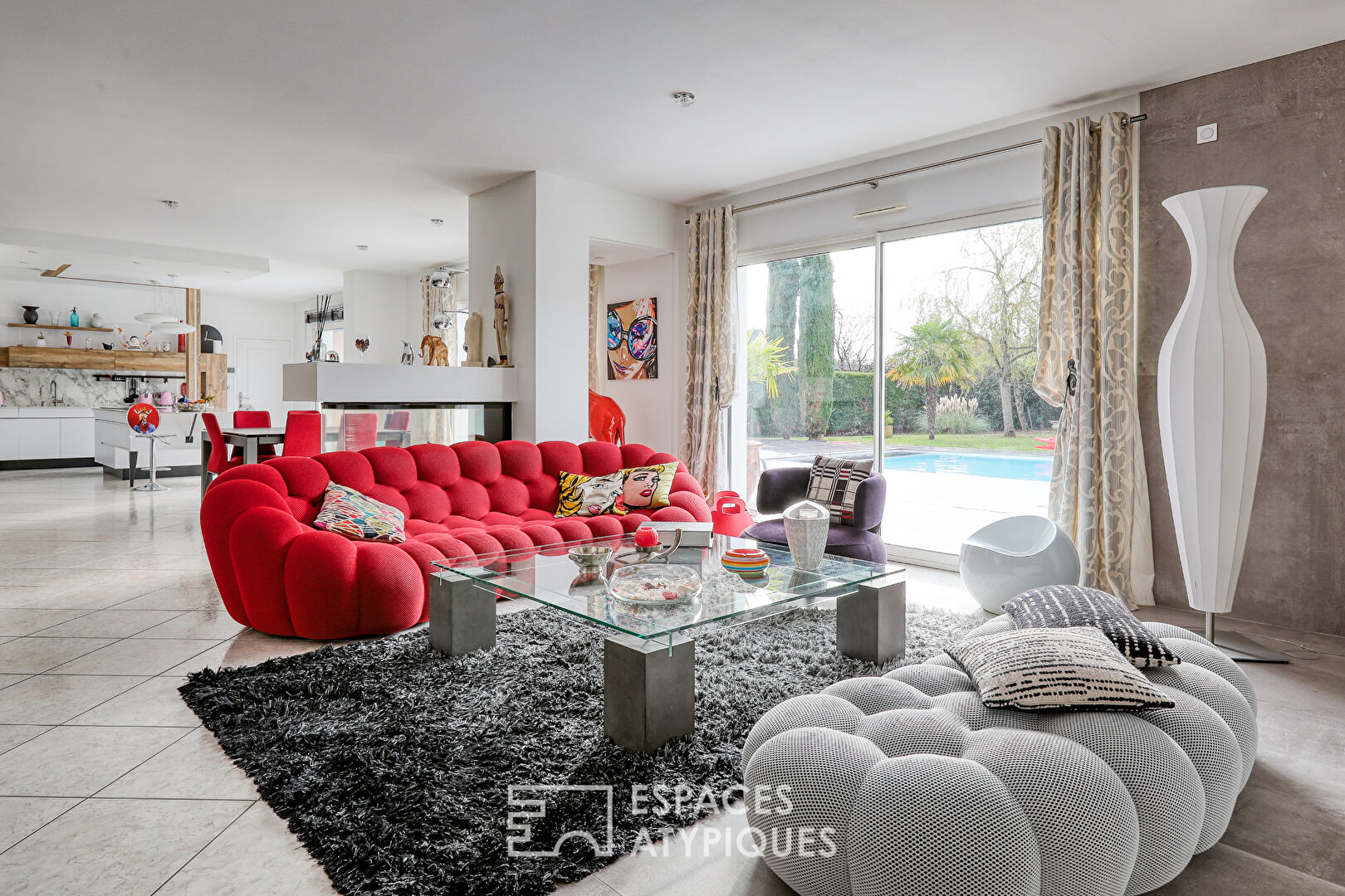 Villa contemporaine avec piscine & spa : l’élégance d’une vie dedans-dehors, au coeur de Pruniers