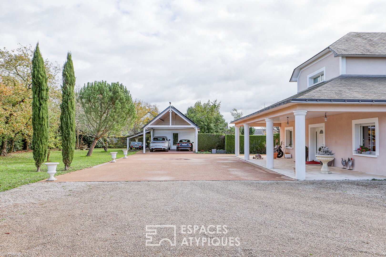 Villa contemporaine avec piscine & spa : l’élégance d’une vie dedans-dehors, au coeur de Pruniers