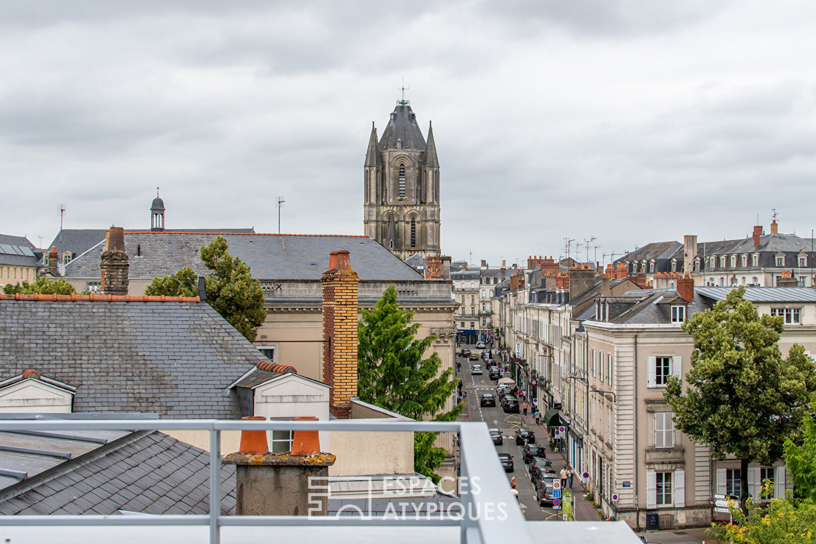 Exceptional rooftop apartment overlooking Place de la Visitation
