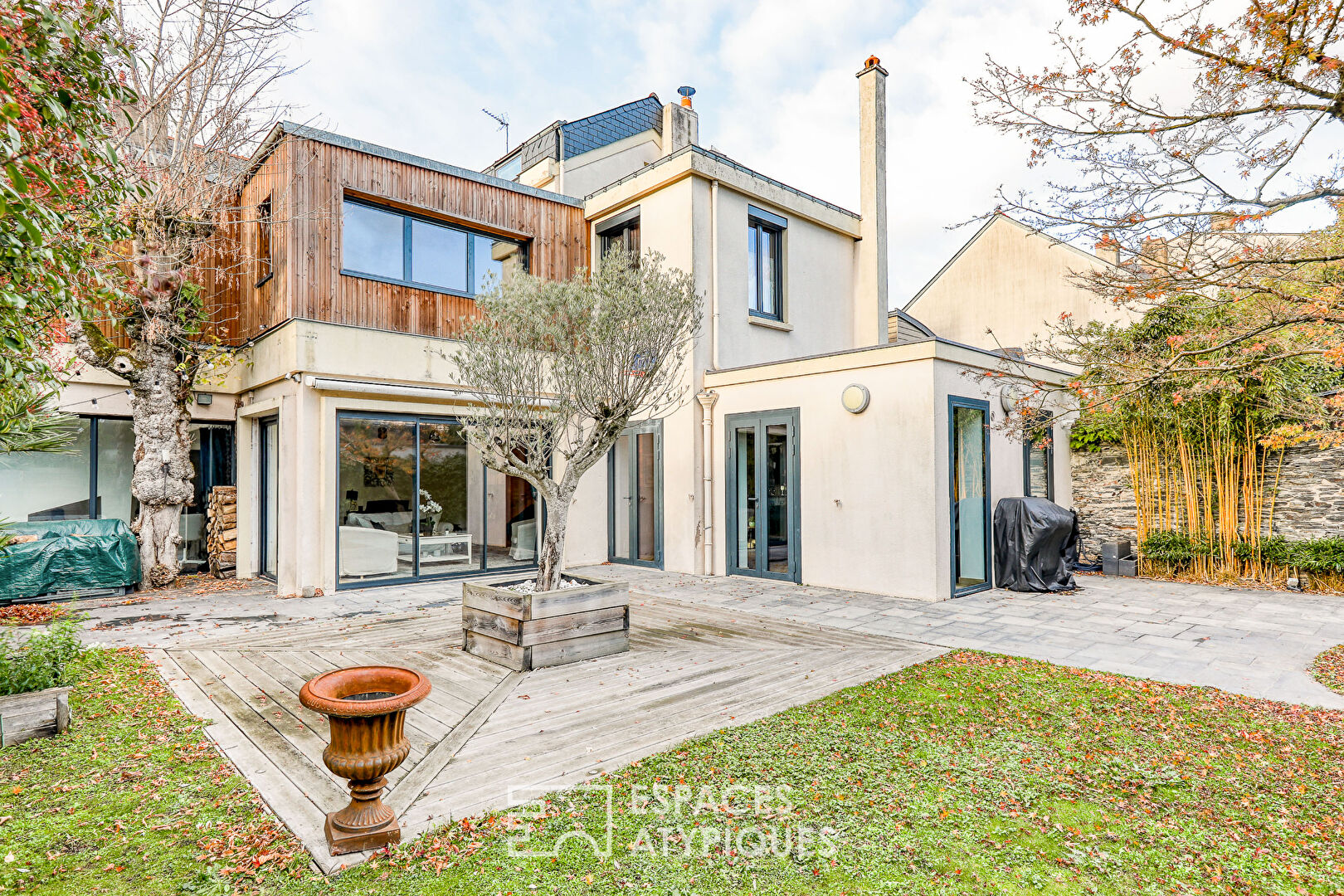 Bright and Warm Townhouse