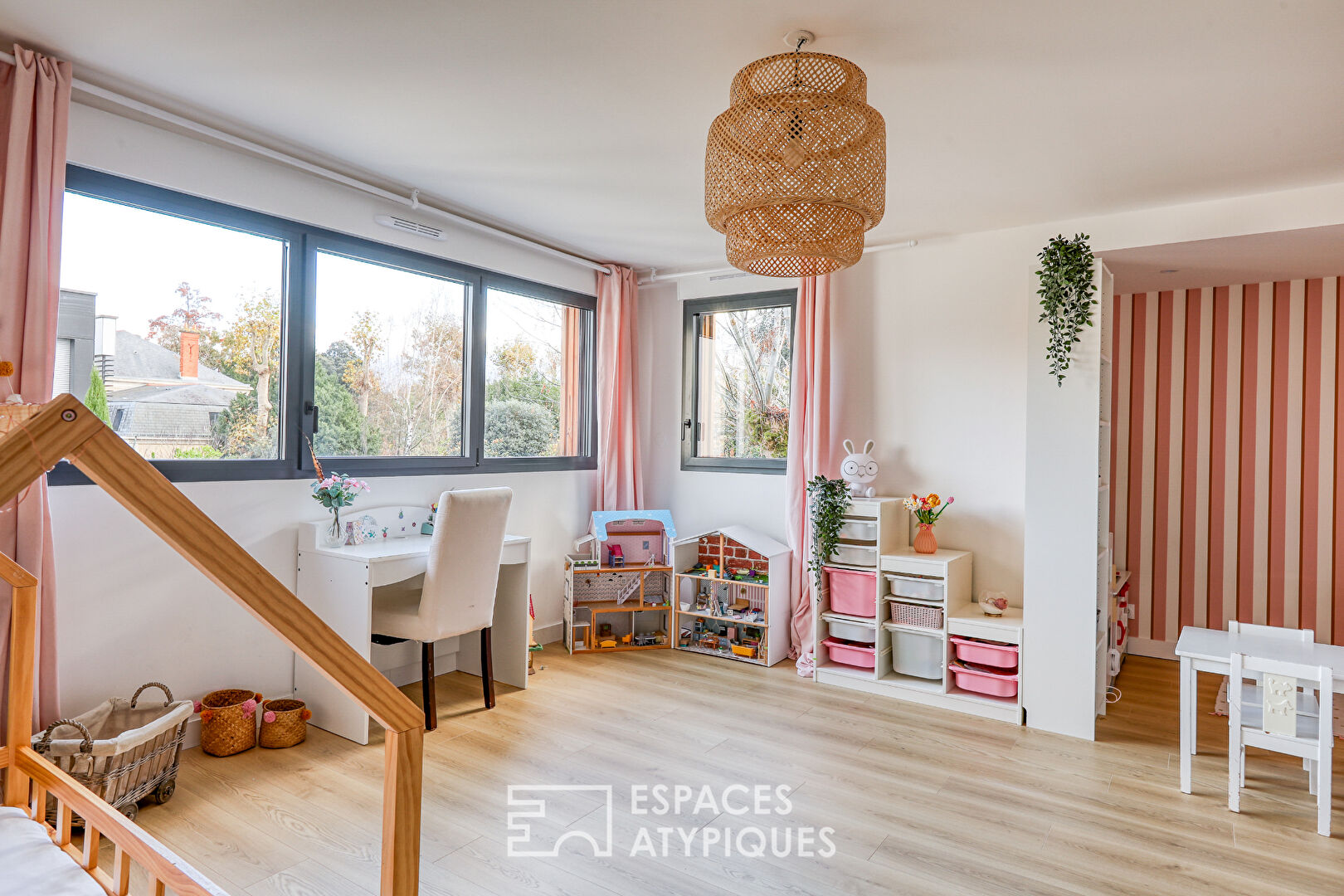 Bright and Warm Townhouse