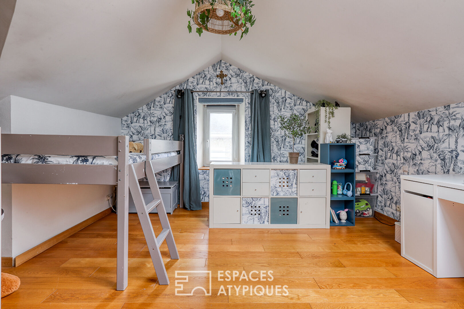 Bright and Warm Townhouse