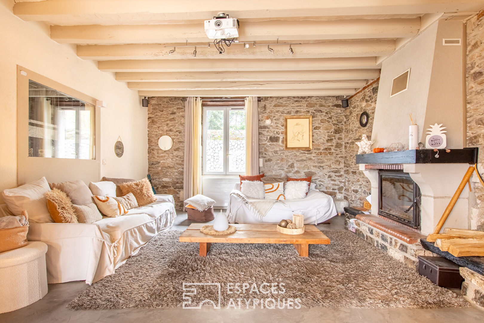 Charming house with a recently built swimming pool in its verdant setting