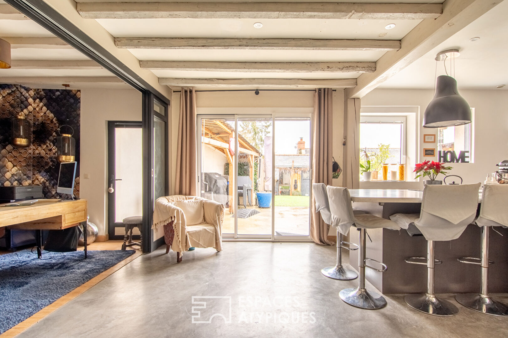 Charming house with a recently built swimming pool in its verdant setting