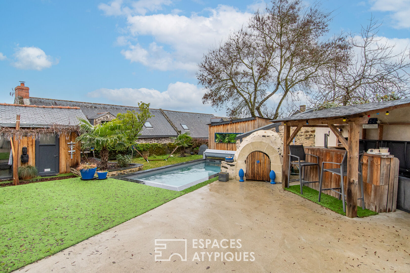 Charming house with a recently built swimming pool in its verdant setting