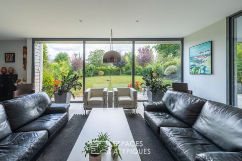 Discrète maison d&rsquo;architecte au coeur des vignobles