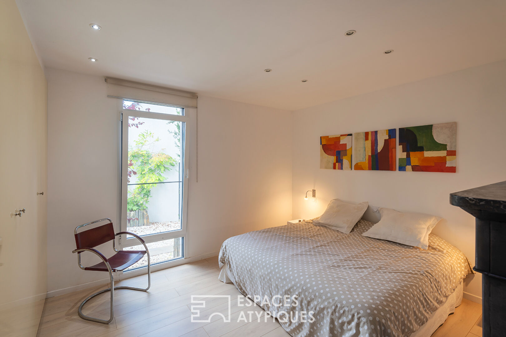 Discrète maison d&rsquo;architecte au coeur des vignobles