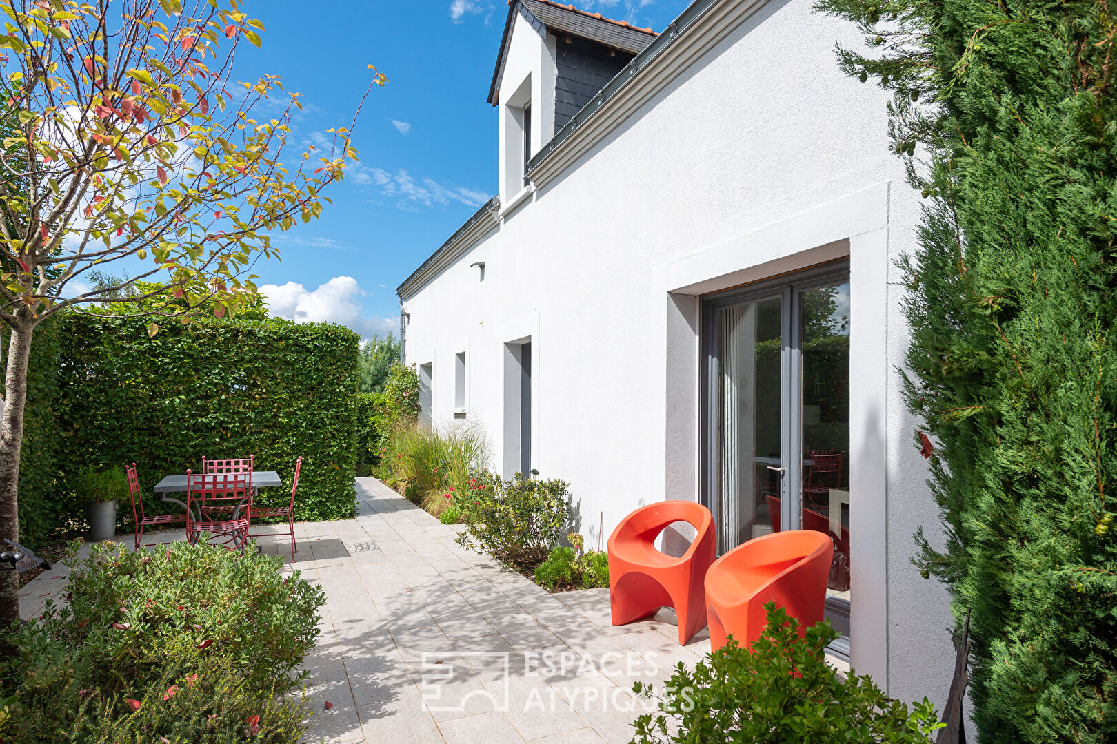 Discrète maison d&rsquo;architecte au coeur des vignobles