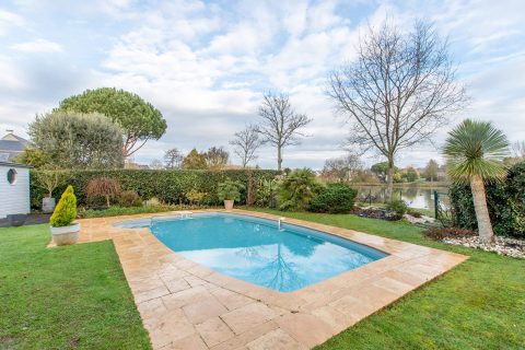 Maison contemporaine d&rsquo;exception dans un écrin de verdure