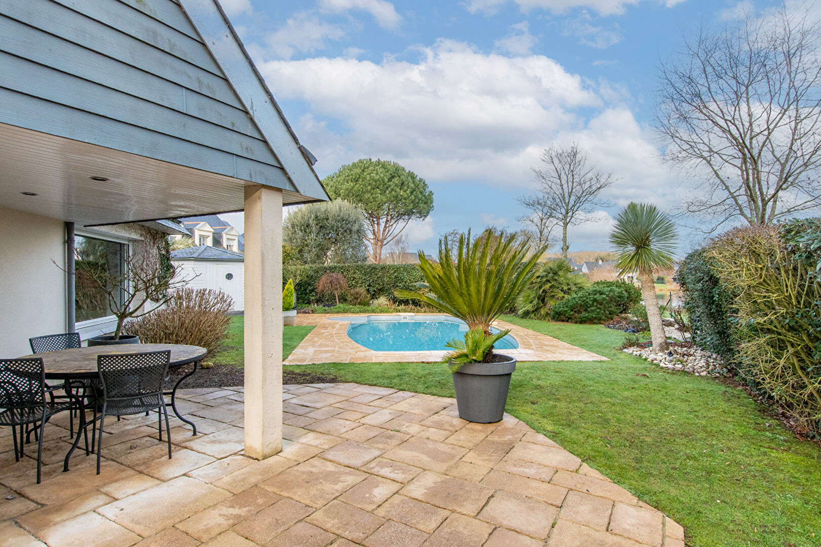 Maison contemporaine d&rsquo;exception dans un écrin de verdure