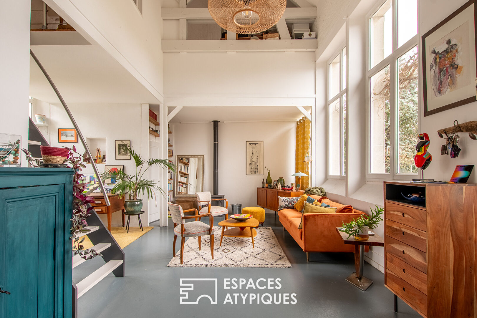 Loft-style family home with swimming pool in the heart of La Possonnière