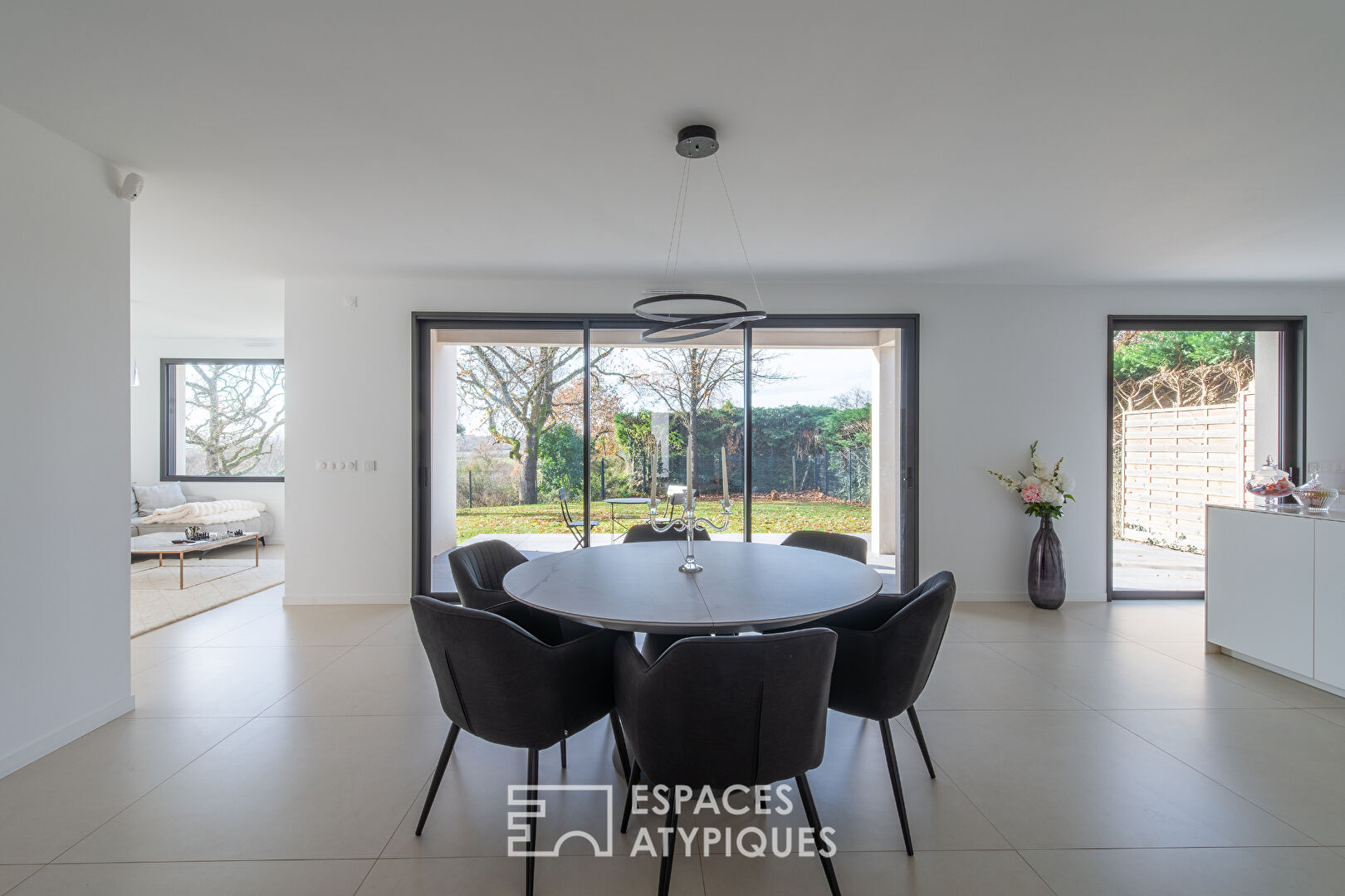 Élégante contemporaine au panorama d&rsquo;exception