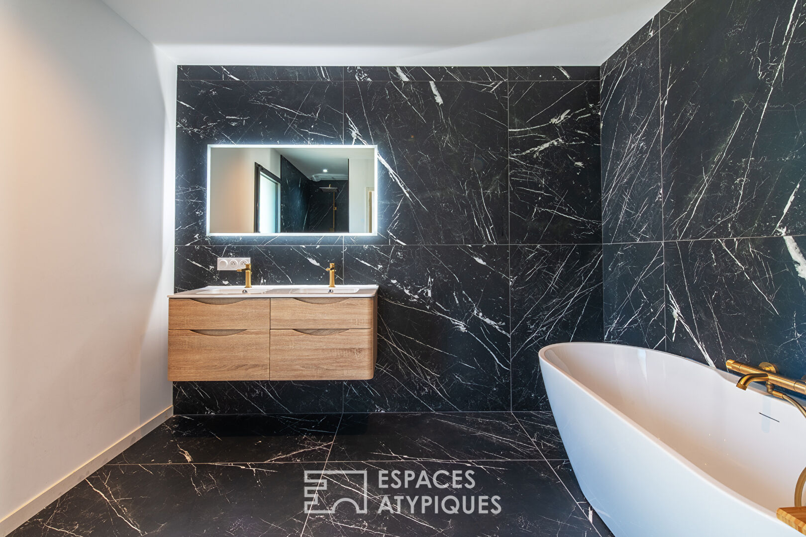 Élégante contemporaine au panorama d&rsquo;exception