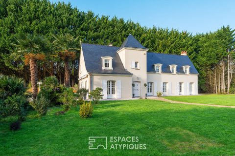 Charming property with swimming pool and landscaped grounds