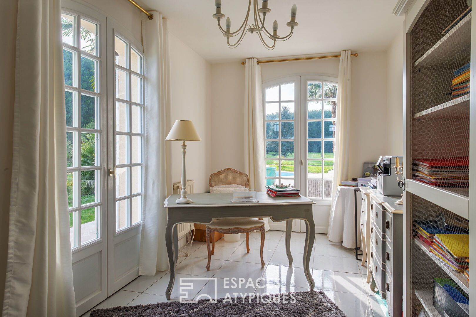 Charming property with swimming pool and landscaped grounds