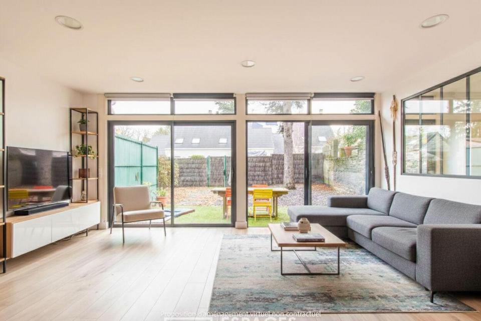 Élégante maison de bourg avec jardin et beaux volumes